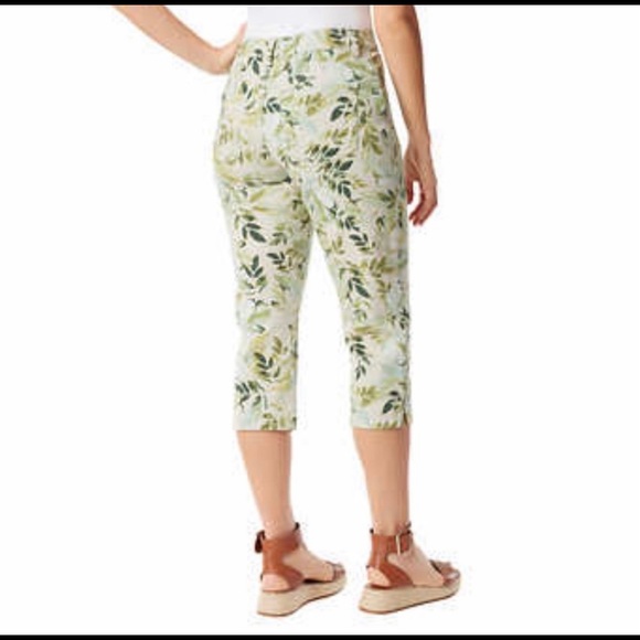 Gloria Vanderbilt Printed Amanda Capri DenimPants, Green (Stonewood Palm Jungle) - Picture 3 of 6